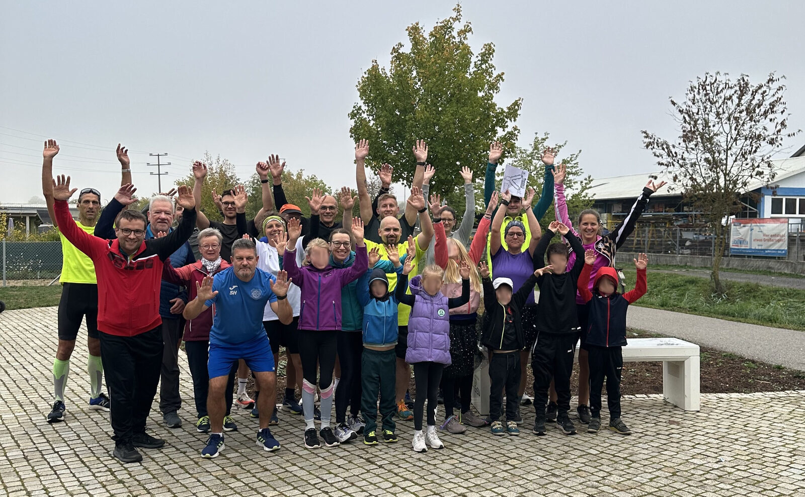Teilnehmende und Helfende bei einem Testlauf in Eppingen